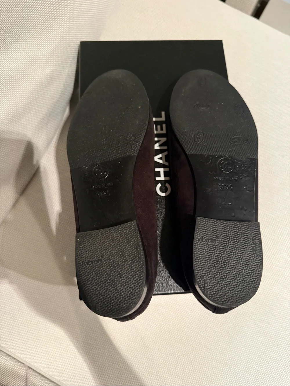 CHANEL black suede Ballet Flats with Cream Patterned Cap Toe